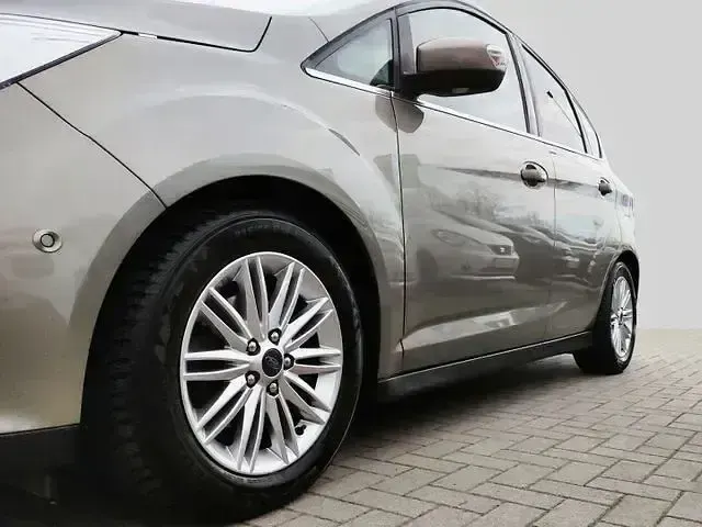 Gebraucht Ford C-MAX Titanium 125 PS (91 kW) 2018 Silber Van / Kleinbus