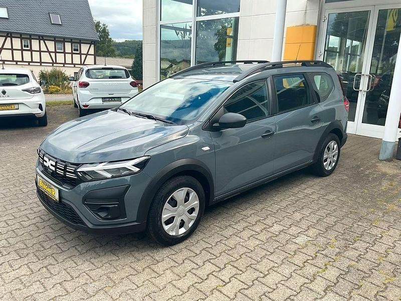 Grau Gebraucht 2023 Dacia Jogger Essentiel Limousine | 17.890 € (Fairer Preis) - Bild 1/4