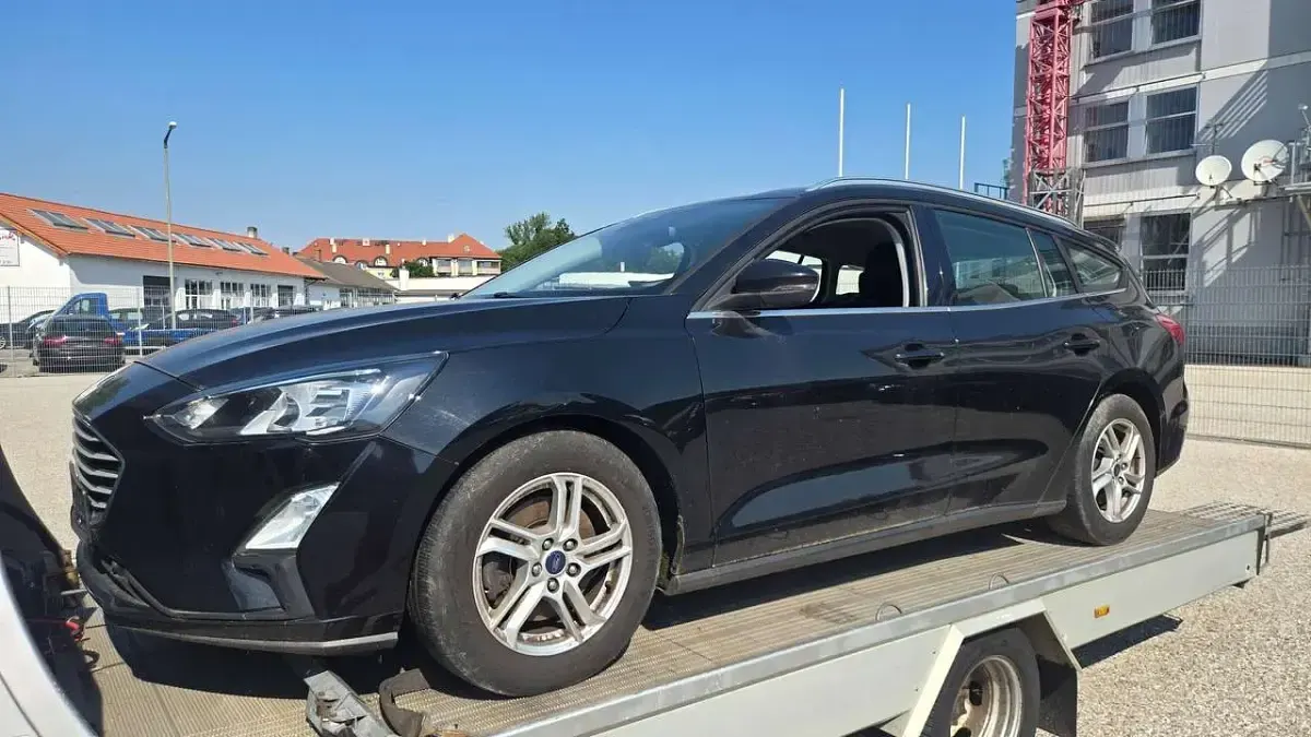 Gebraucht Ford Focus 120 PS (88 kW) 2020 Obsidianschwarz metallic Kombi