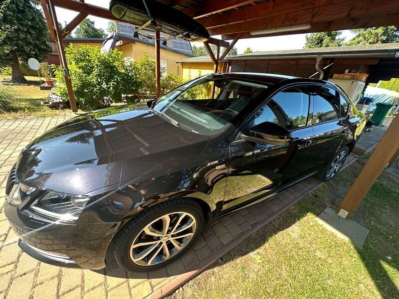 Schwarz Gebraucht 2019 Skoda Octavia Soleil Limousine | 16.300 € (Guter Preis) - Bild 1/4