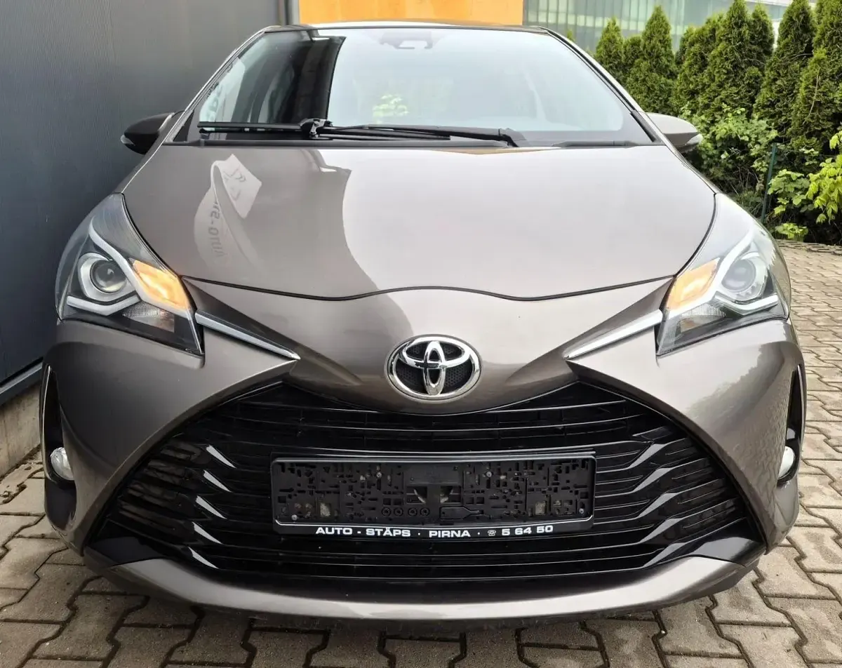 Gebraucht Toyota Yaris Team 111 PS (81 kW) 2018 Grau Kleinwagen