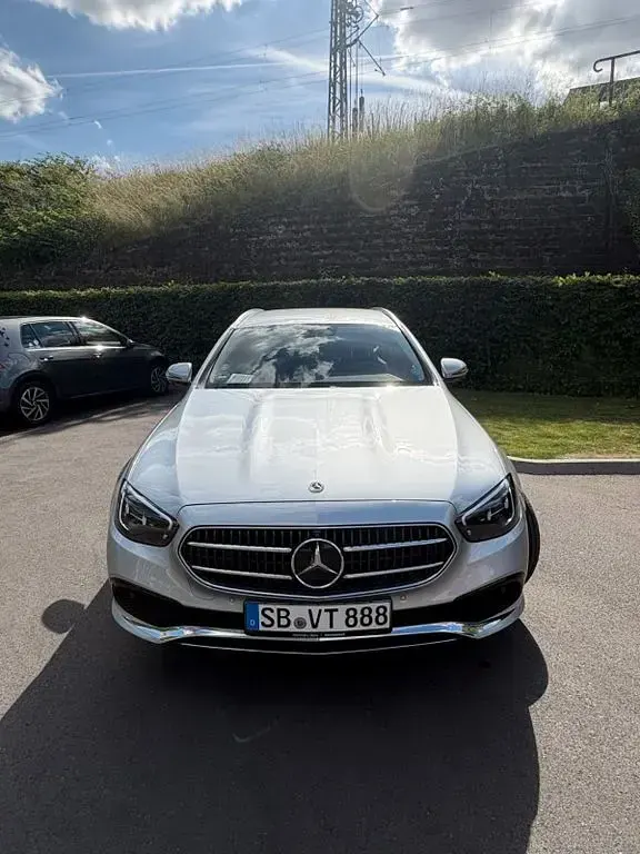 Gebraucht Mercedes E200 197 PS (144 kW) 2023 Silber Limousine