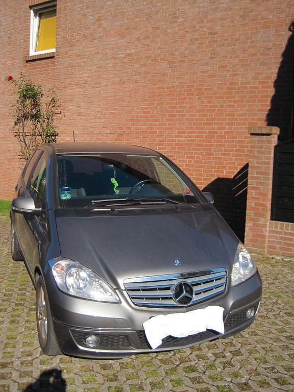 Grau Gebraucht 2010 Mercedes A180 Avantgarde Van / Kleinbus | 6.000 € (Guter Preis) - Bild 1/4