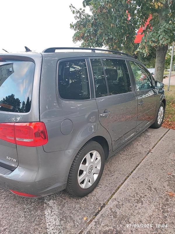 Gebraucht VW Touran 140 PS (102 kW) 2014 Grau Van / Kleinbus