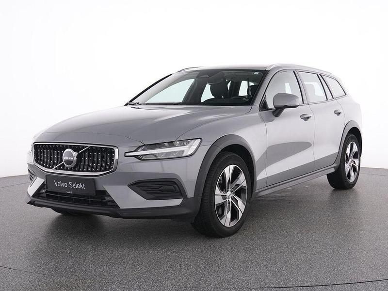 Gebraucht Volvo V60 CC Plus 196 PS (144 kW) 2023 Vapour grey / metallic Kombi