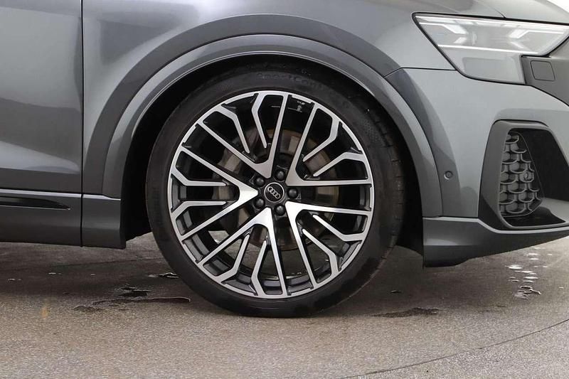 Gebraucht Audi Q8 S-Line 286 PS (210 kW) 2024 Daytonagrau perleffekt SUV