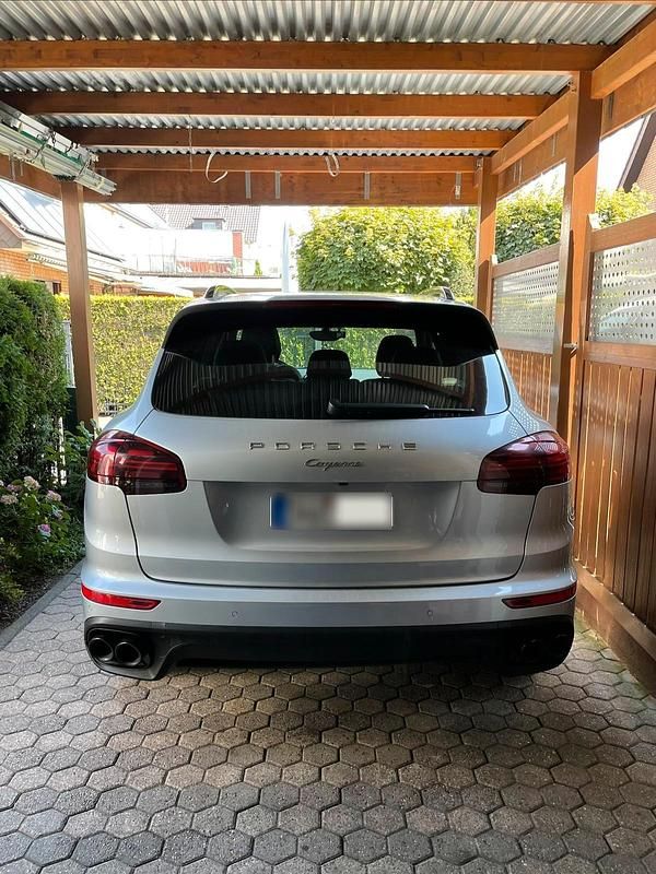 Second-hand Porsche Cayenne 262 CP (192 kW) 2015 Argintiu SUV