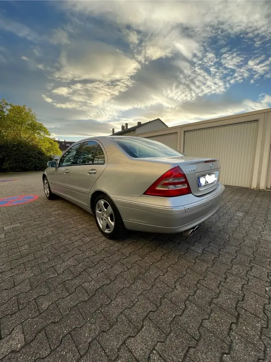 Gebraucht Mercedes C320 218 PS (160 kW) 2000 Silber Limousine