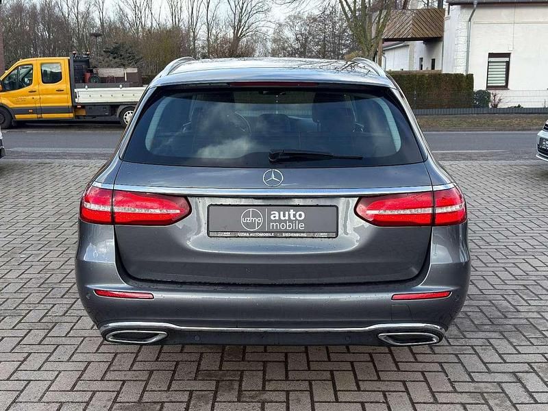 Gebraucht Mercedes E220 194 PS (142 kW) 2017 Grau Kombi