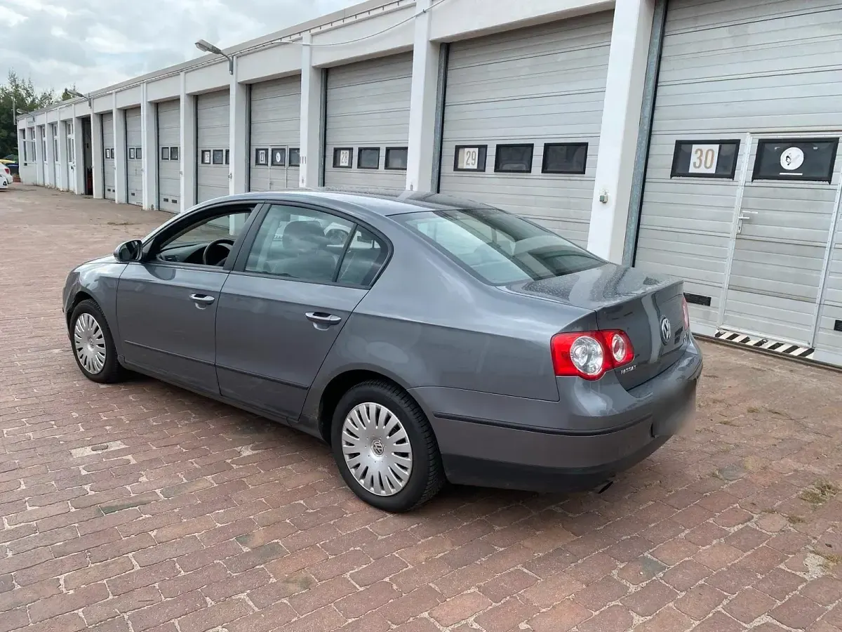 Gebraucht VW Passat 116 PS (85 kW) 2005 Grau Limousine