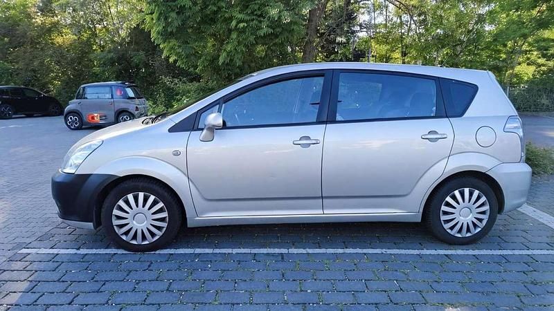 Silber Gebraucht 2005 Toyota Corolla Verso Executive Van / Kleinbus | 3.250 € (Fairer Preis) - Bild 1/4