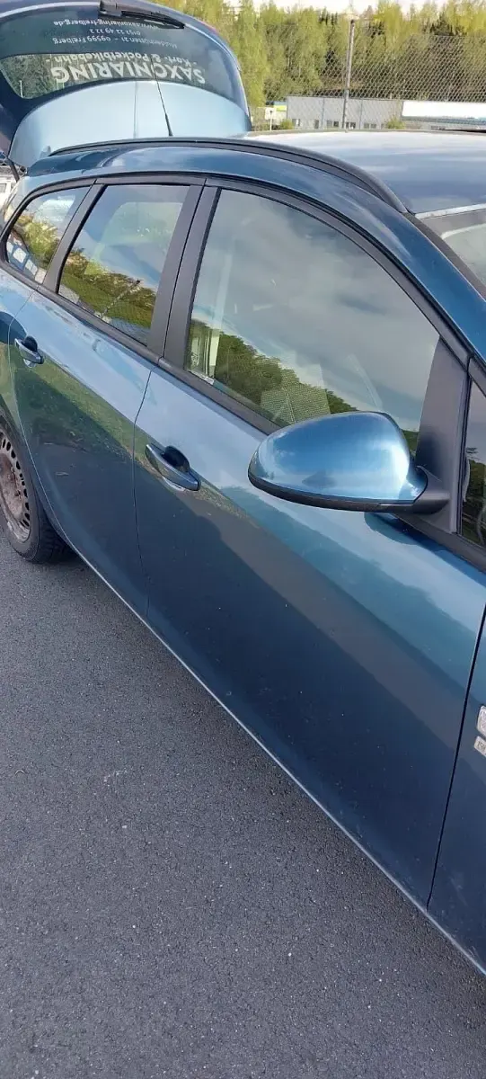 Gebraucht Opel Astra 131 PS (96 kW) 2012 Blau Kombi