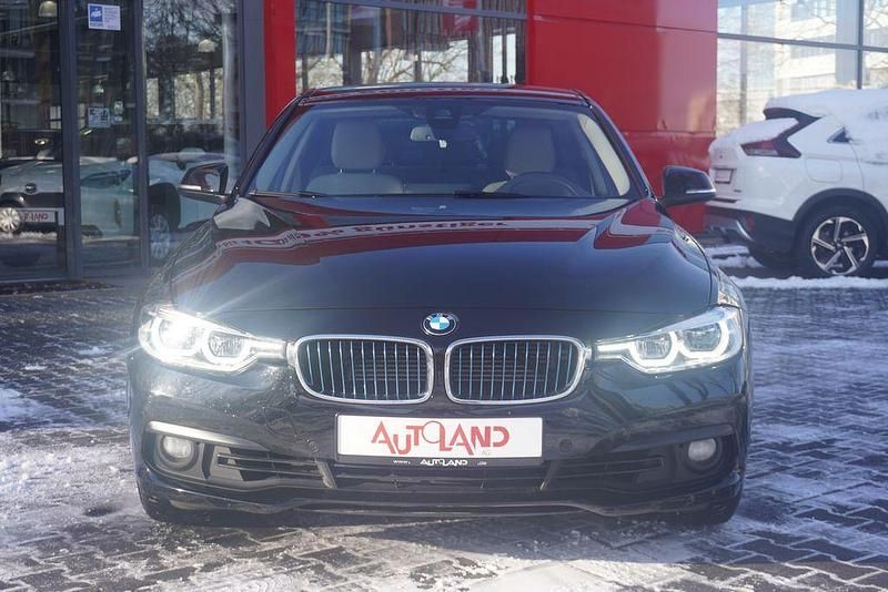 Gebraucht BMW 330e Advantage 184 PS (135 kW) 2016 Schwarz Limousine