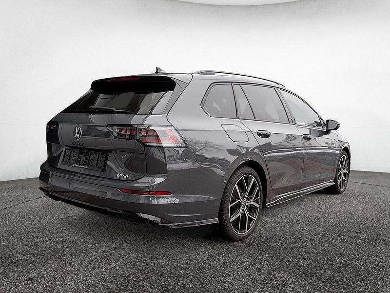 Gebraucht VW Golf VIII R-line 150 PS (110 kW) 2025 Delfingrau Kombi