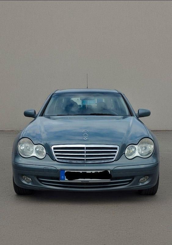 Grau Gebraucht 2004 Mercedes C180 Kombi | 2.700 € (Fairer Preis) - Bild 1/4
