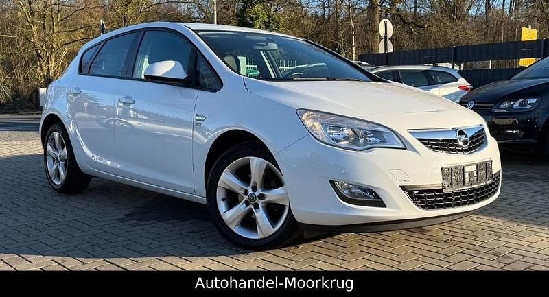 Gebraucht Opel Astra 116 PS (85 kW) 2012 Weiß Limousine