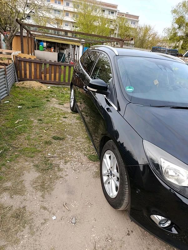 Gebraucht Ford Focus 140 PS (102 kW) 2011 Schwarz Kombi