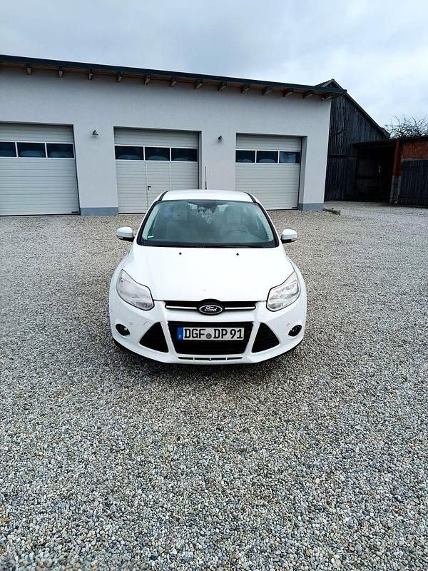 Weiß Gebraucht 2014 Ford Focus SYNC Edition Limousine | 2.700 € (Superpreis) - Bild 1/4