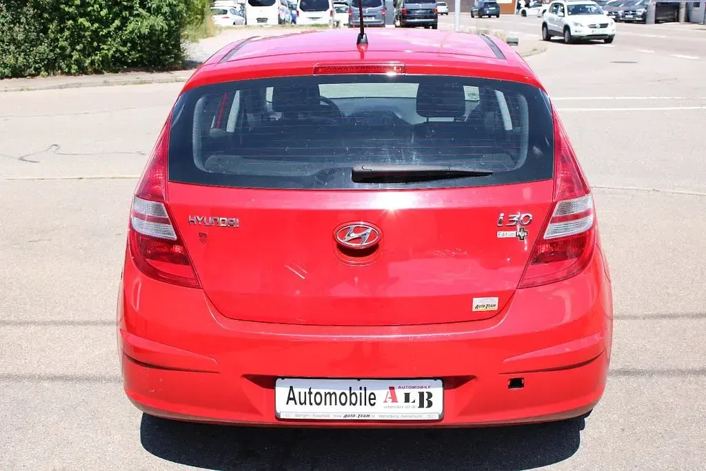 Gebraucht Hyundai i30 Edition+ 109 PS (80 kW) 2009 Rot Limousine