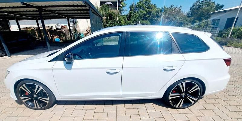 Weiß Gebraucht 2016 Cupra Leon Limousine | 20.900 € (Fairer Preis) - Bild 1/4