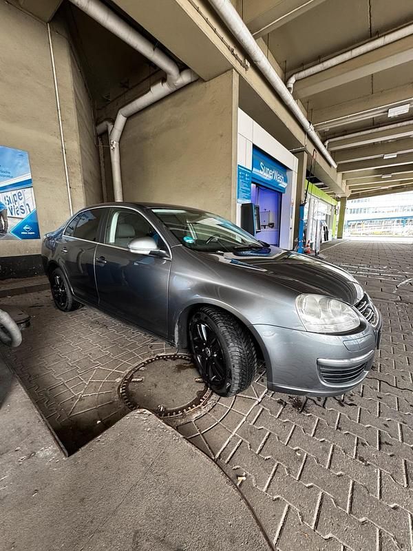 Gebraucht VW Jetta 77 PS (56 kW) 2007 Grau Limousine