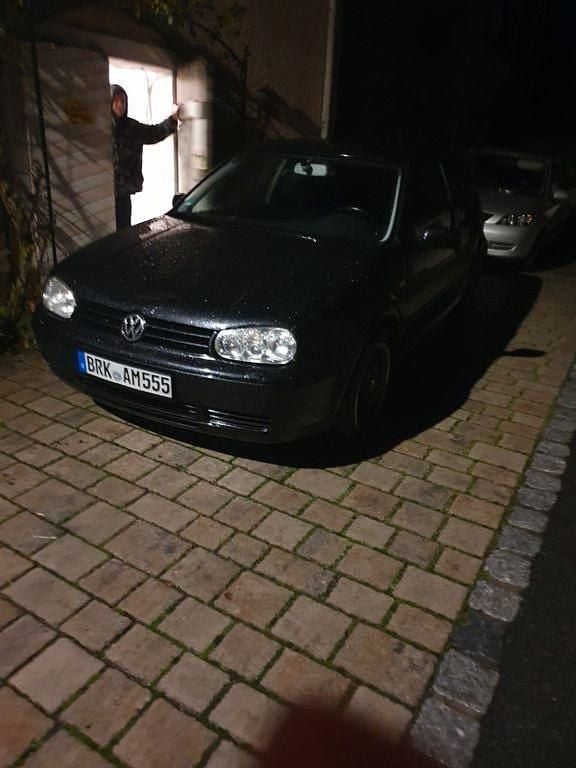 Schwarz Gebraucht 2001 VW Golf Basis Limousine | 1.200 € (Guter Preis) - Bild 1/2