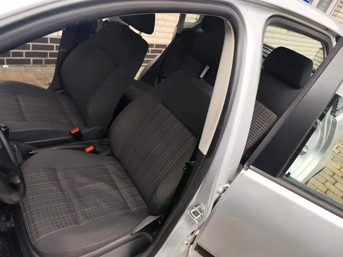 Gebraucht VW Polo 70 PS (51 kW) 2007 Grau Kleinwagen