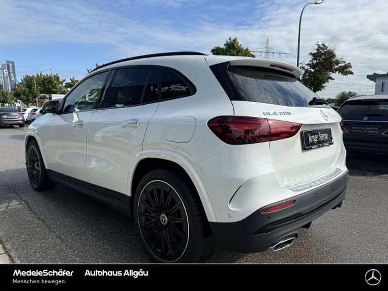 Gebraucht Mercedes GLA200 AMG 163 PS (119 kW) 2024 Unilack polarweiß SUV