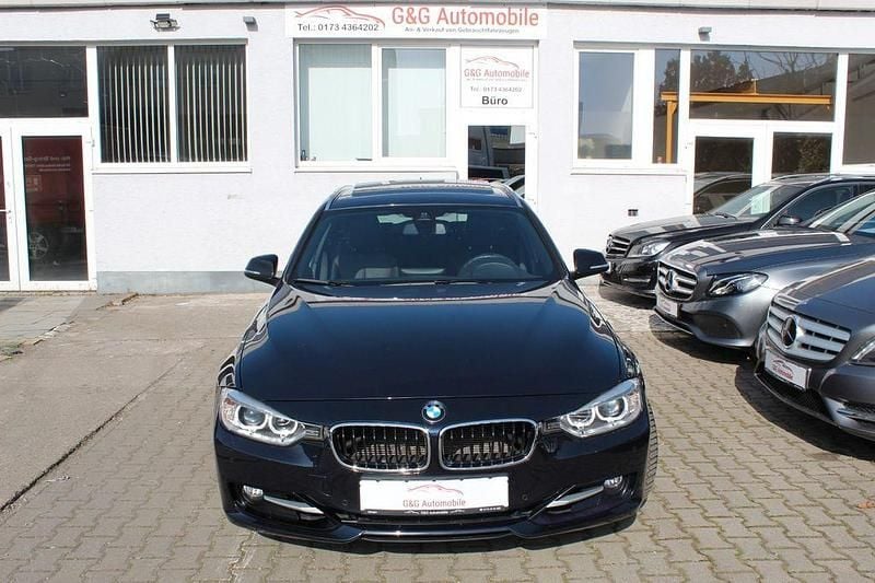 Gebraucht BMW 330 Sport Line 258 PS (189 kW) 2013 Blau Kombi
