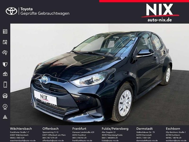 Mysticschwarz mica Gebraucht 2022 Toyota Yaris Hybrid Basis Limousine | 19.650 € (Fairer Preis) - Bild 1/4