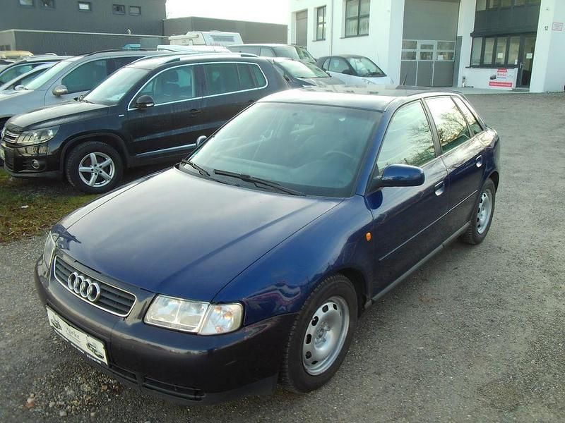 Blau Gebraucht 2000 Audi A3 Attraction Limousine | 1.450 € (Fairer Preis) - Bild 1/4