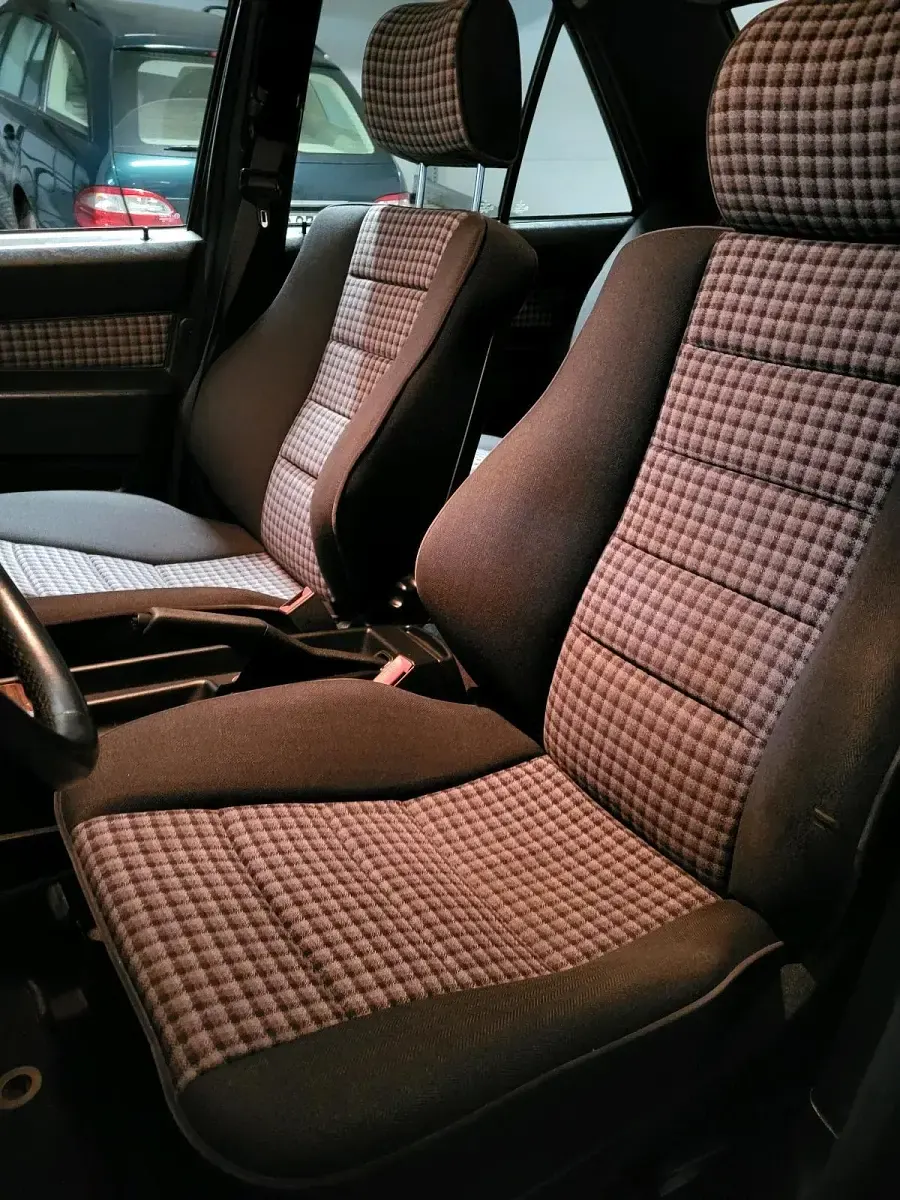 Gebraucht Mercedes 190 Sportline 122 PS (89 kW) 1991 Schwarz Limousine