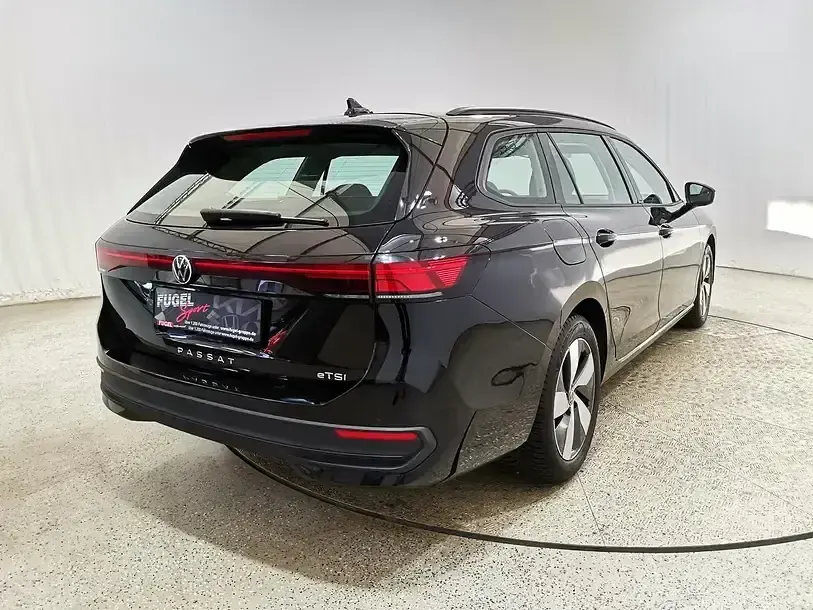 Gebraucht VW Passat 150 PS (110 kW) 2024 Grenadillschwarz metallic Kombi