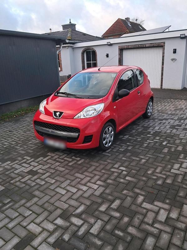 Rot Gebraucht 2009 Peugeot 107 Kleinwagen | 1.500 € (Guter Preis) - Bild 1/4