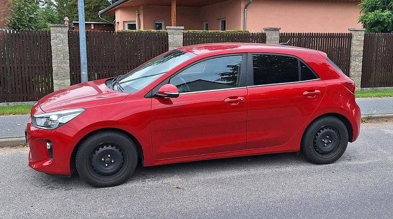 Rot Gebraucht 2017 Kia Rio DREAM-TEAM Edition Limousine | 7.000 € (Superpreis) - Bild 1/4