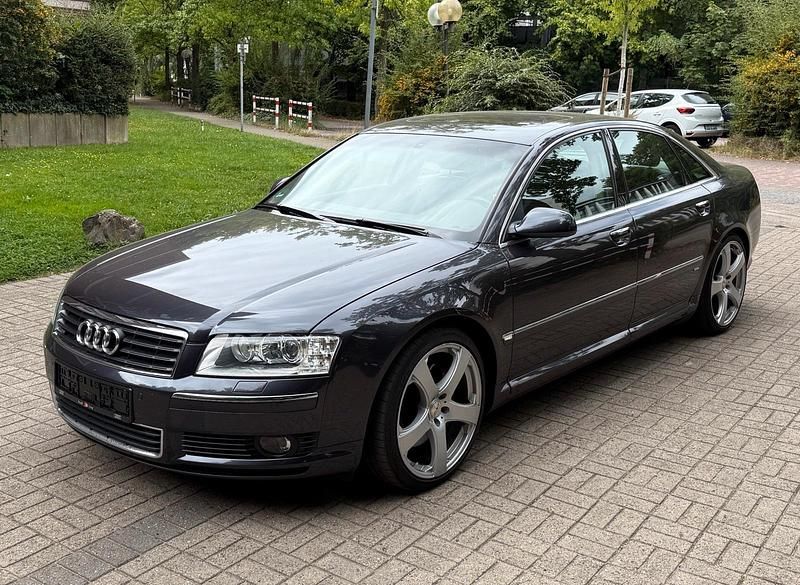 Grau Gebraucht 2002 Audi A8 Limousine | 13.000 € - Bild 1/4