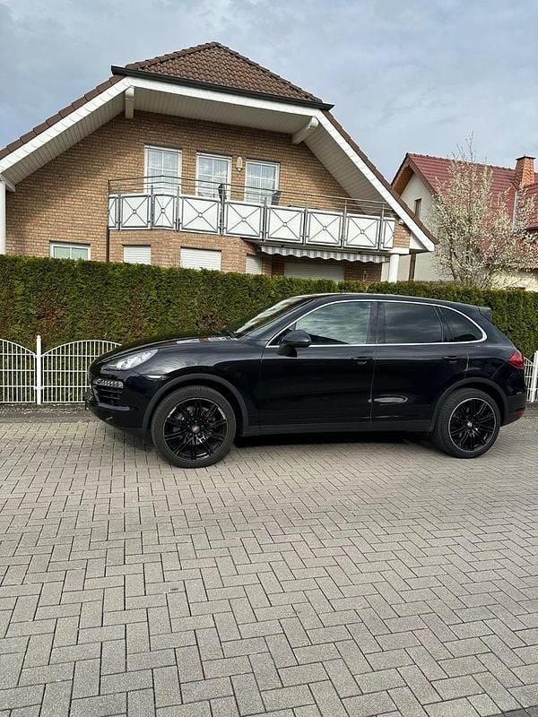 Second-hand Porsche Cayenne 245 CP (180 kW) 2011 Negru SUV