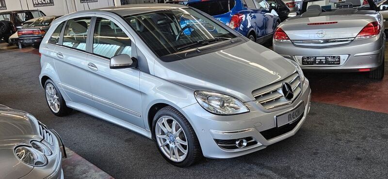 Silber Gebraucht 2011 Mercedes B180 Van / Kleinbus | 12.000 € - Bild 1/3