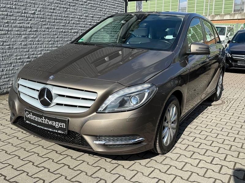 Gebraucht Mercedes B220 170 PS (125 kW) 2014 Grau Van / Kleinbus