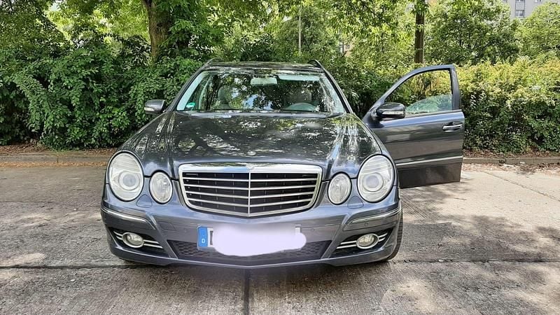 Grau Gebraucht 2008 Mercedes E200 Kombi | 5.100 € (Fairer Preis) - Bild 1/4