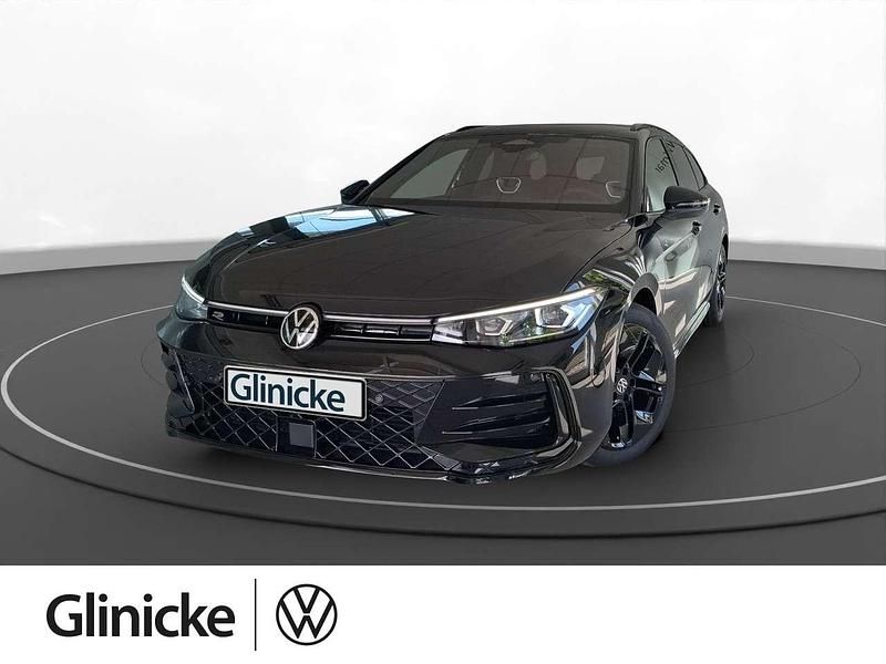 Grenadillschwarz metallic Gebraucht 2025 VW Passat R-line Kombi | 47.880 € (Teuer) - Bild 1/3
