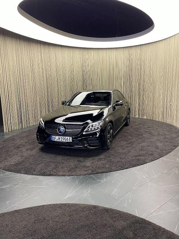 Schwarz Gebraucht 2020 Mercedes C300e AMG line Limousine | 25.500 € (Fairer Preis) - Bild 1/4