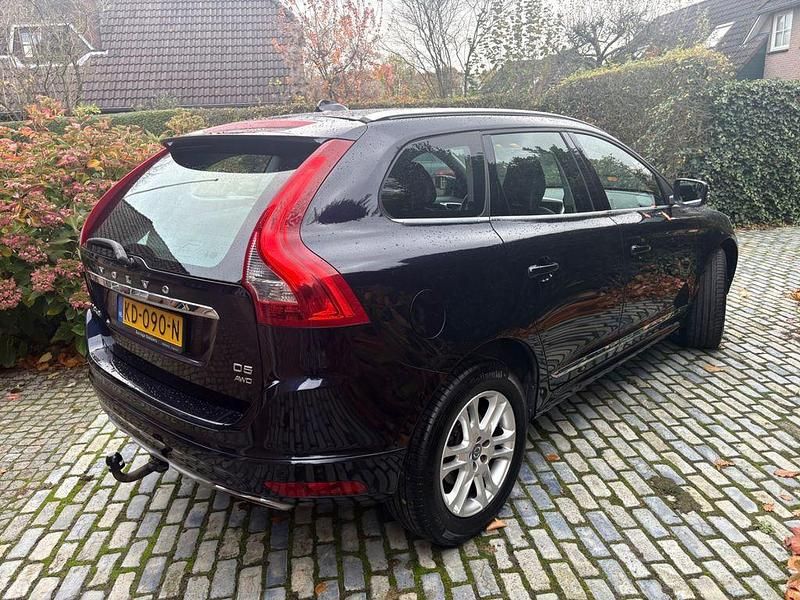 Blau Gebraucht 2016 Volvo XC60 Summum SUV | 12.950 € (Superpreis) - Bild 1/4