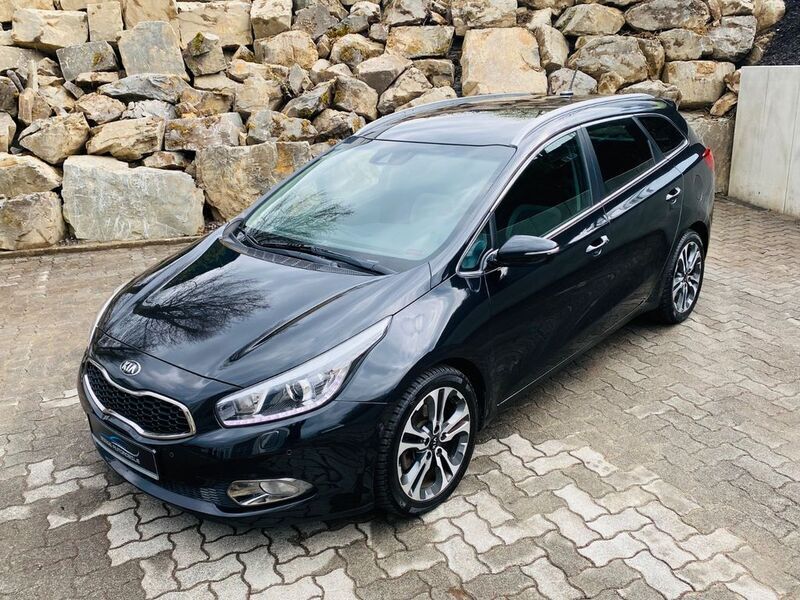 Schwarz Gebraucht 2014 Kia Ceed Sportswagon Spirit Kombi | 9.900 € (Superpreis) - Bild 1/4