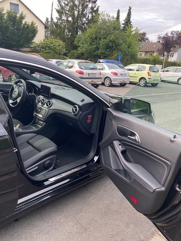 Gebraucht Mercedes CLA180 122 PS (89 kW) 2017 Schwarz Limousine