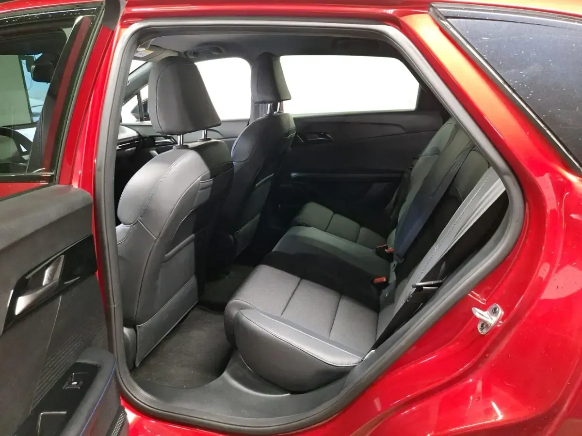 Gebraucht MG MG4 EV Trophy 180 kW (245 PS) 2024 Diamond red + black roof Kleinwagen