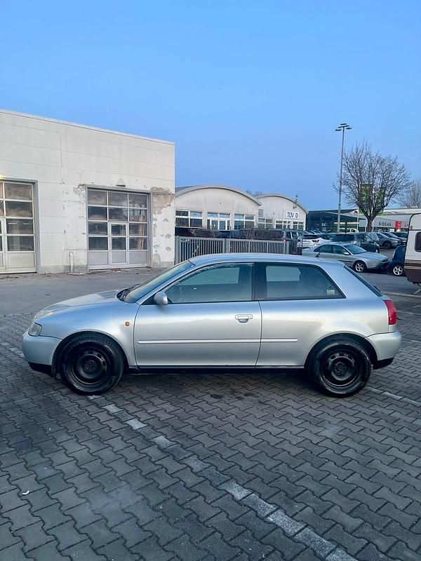 Second-hand Audi A3 106 CP (77 kW) 1997 Argintiu Hatchback