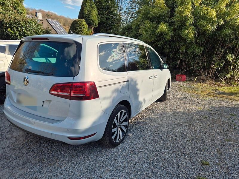 Gebraucht VW Sharan 220 PS (161 kW) 2017 Weiß Van / Kleinbus