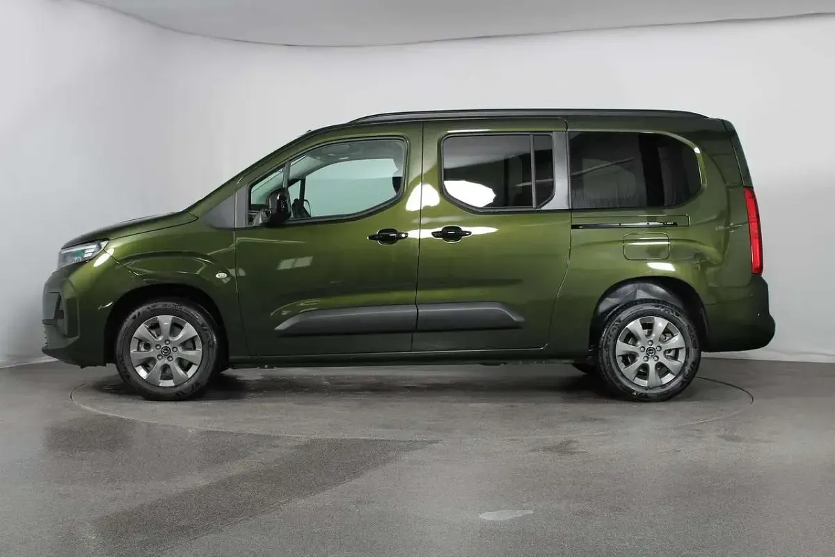Neu Opel Combo Edition 131 PS (96 kW) 2026 Schwarz Van / Kleinbus