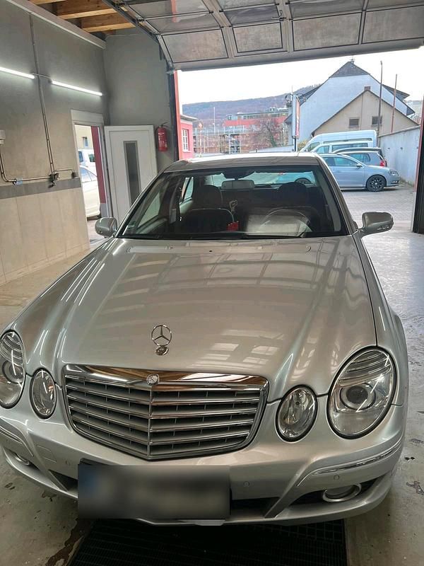 Gebraucht Mercedes E220 170 PS (125 kW) 2007 Grau Limousine